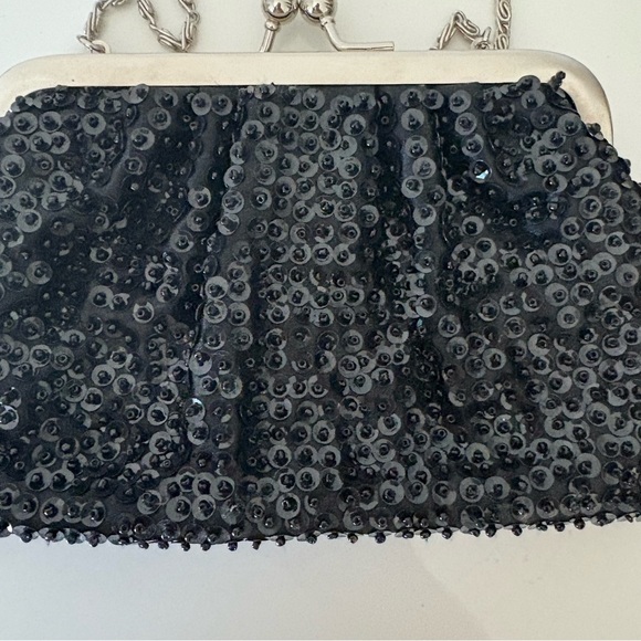 Black and Silver Vintage Evening Clutch with Chain Strap - Picture 3 of 8